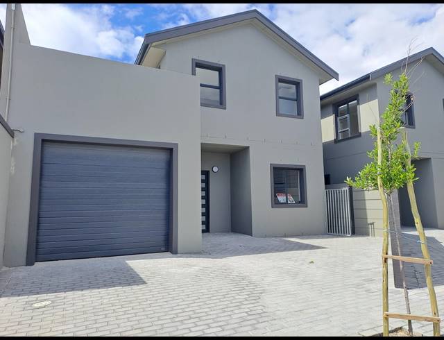 3 BEDROOM DUPLEX FOR SALE IN SEA BREEZE